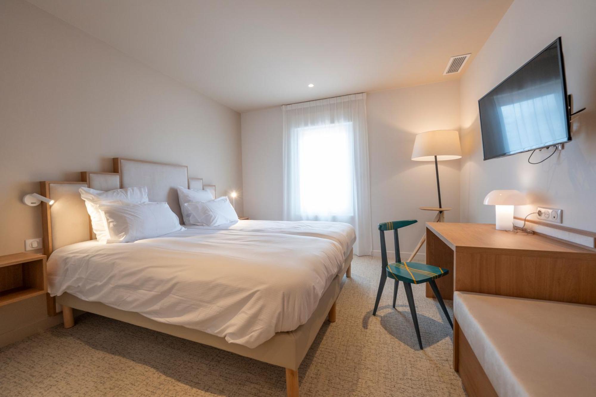 Hotel Les Pins แซ็ง-โทรจง-เลส์-แบ็งส์ ภายนอก รูปภาพ