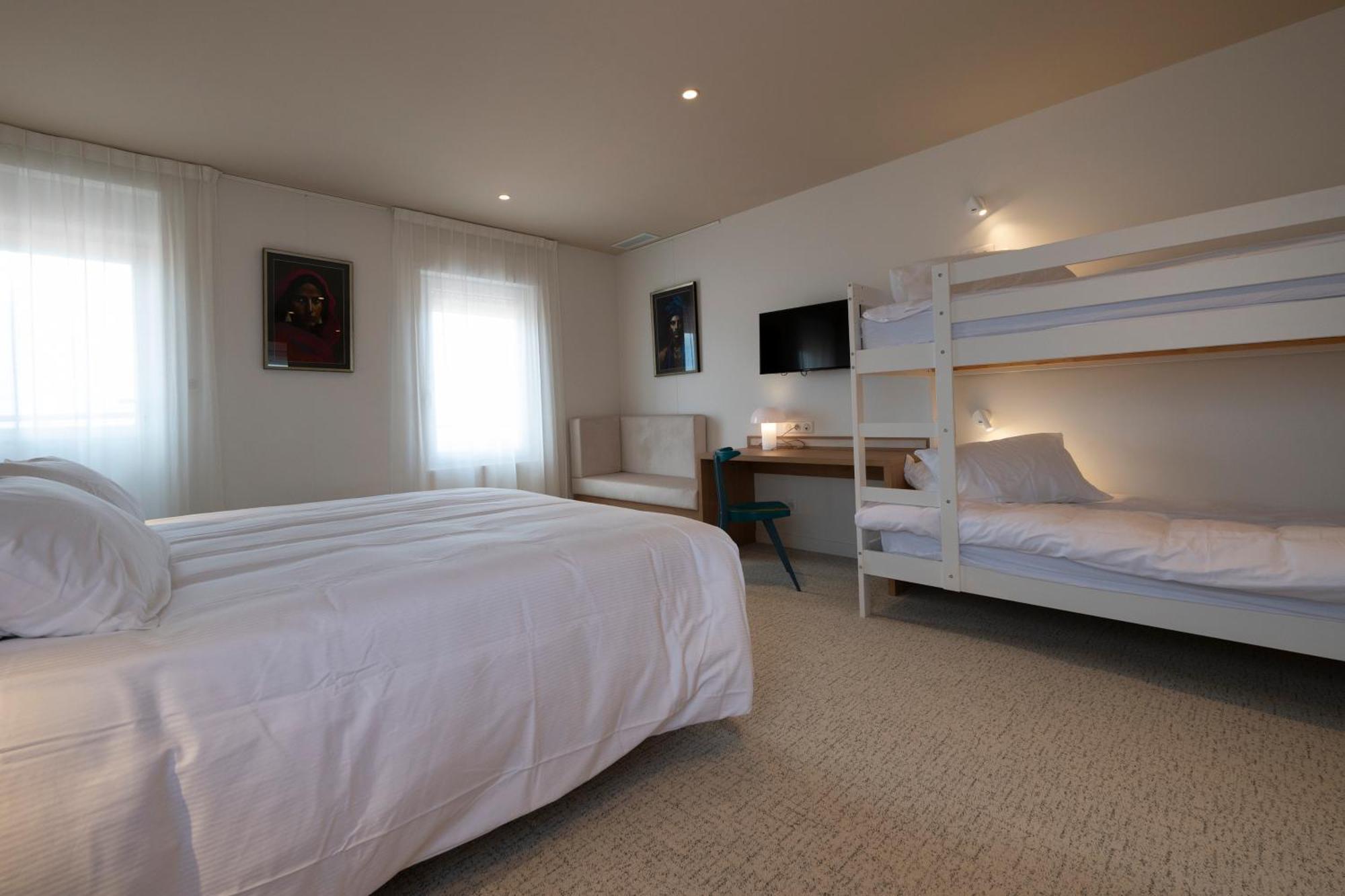 Hotel Les Pins แซ็ง-โทรจง-เลส์-แบ็งส์ ภายนอก รูปภาพ
