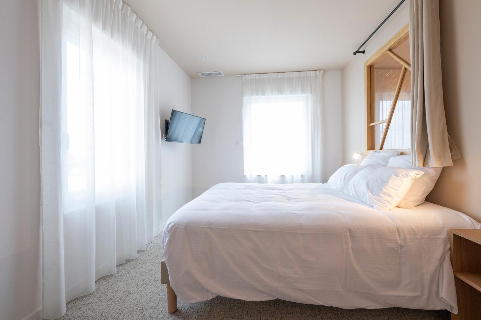 Hotel Les Pins แซ็ง-โทรจง-เลส์-แบ็งส์ ภายนอก รูปภาพ