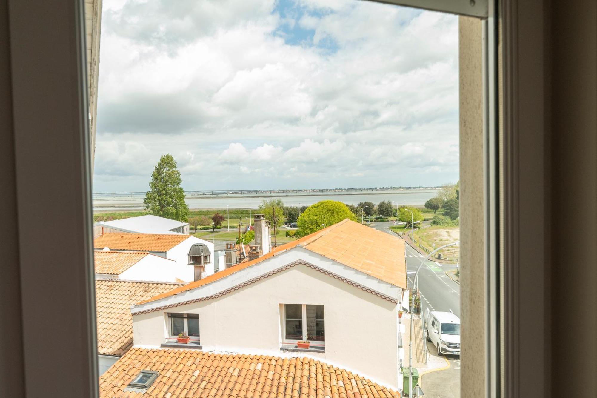 Hotel Les Pins แซ็ง-โทรจง-เลส์-แบ็งส์ ภายนอก รูปภาพ