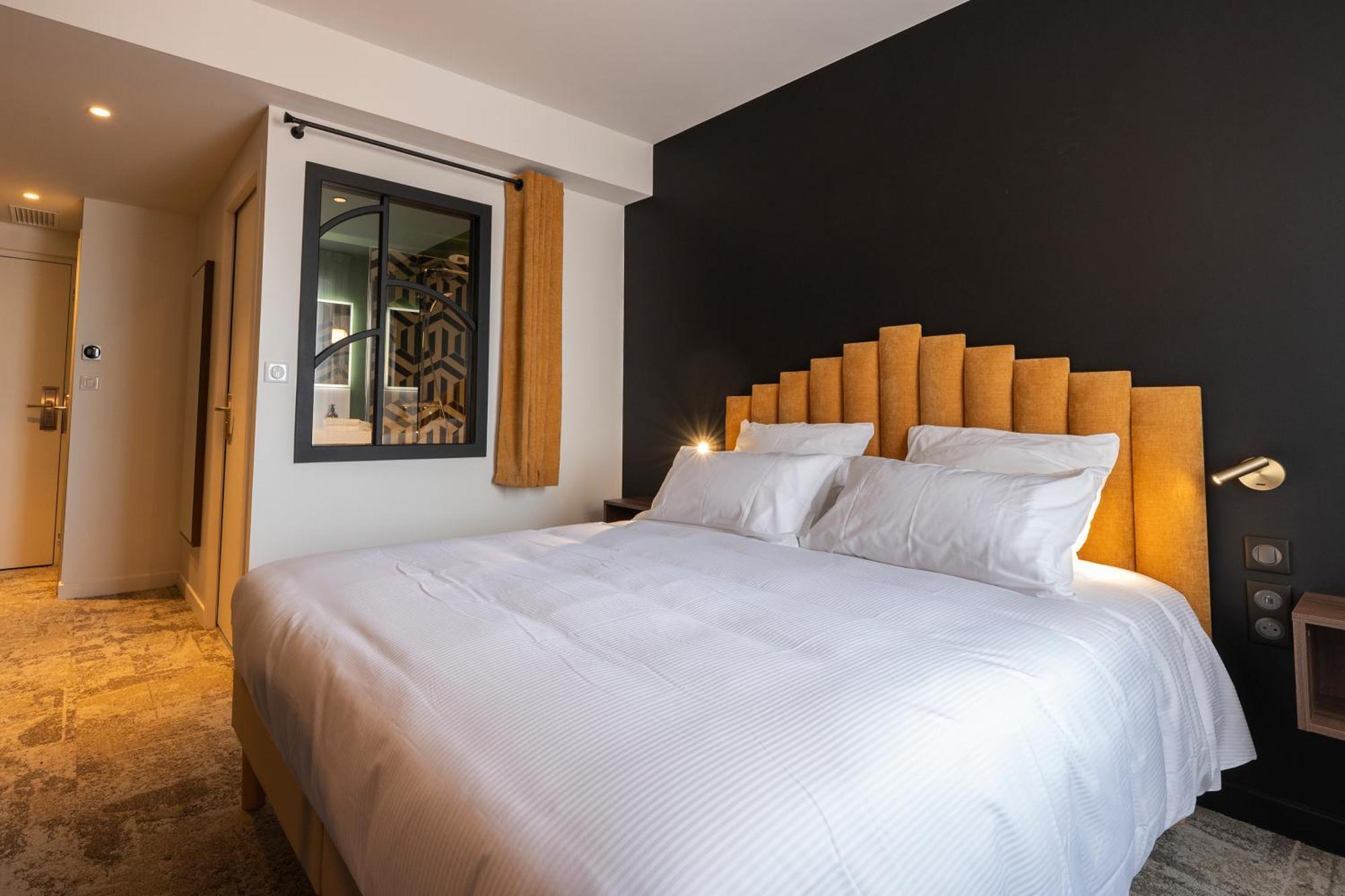 Hotel Les Pins แซ็ง-โทรจง-เลส์-แบ็งส์ ภายนอก รูปภาพ