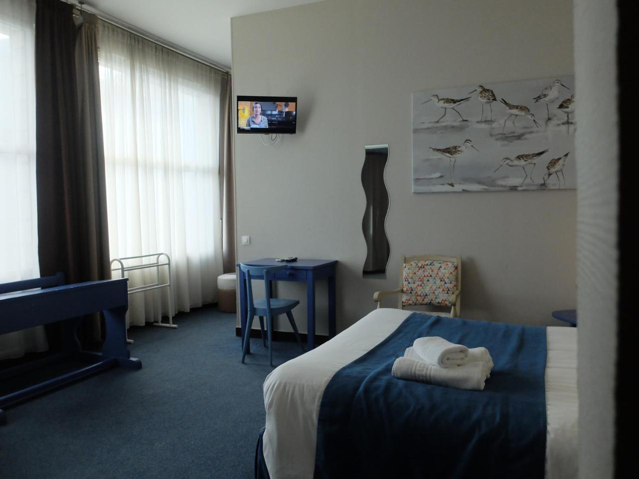 Hotel Les Pins แซ็ง-โทรจง-เลส์-แบ็งส์ ภายนอก รูปภาพ
