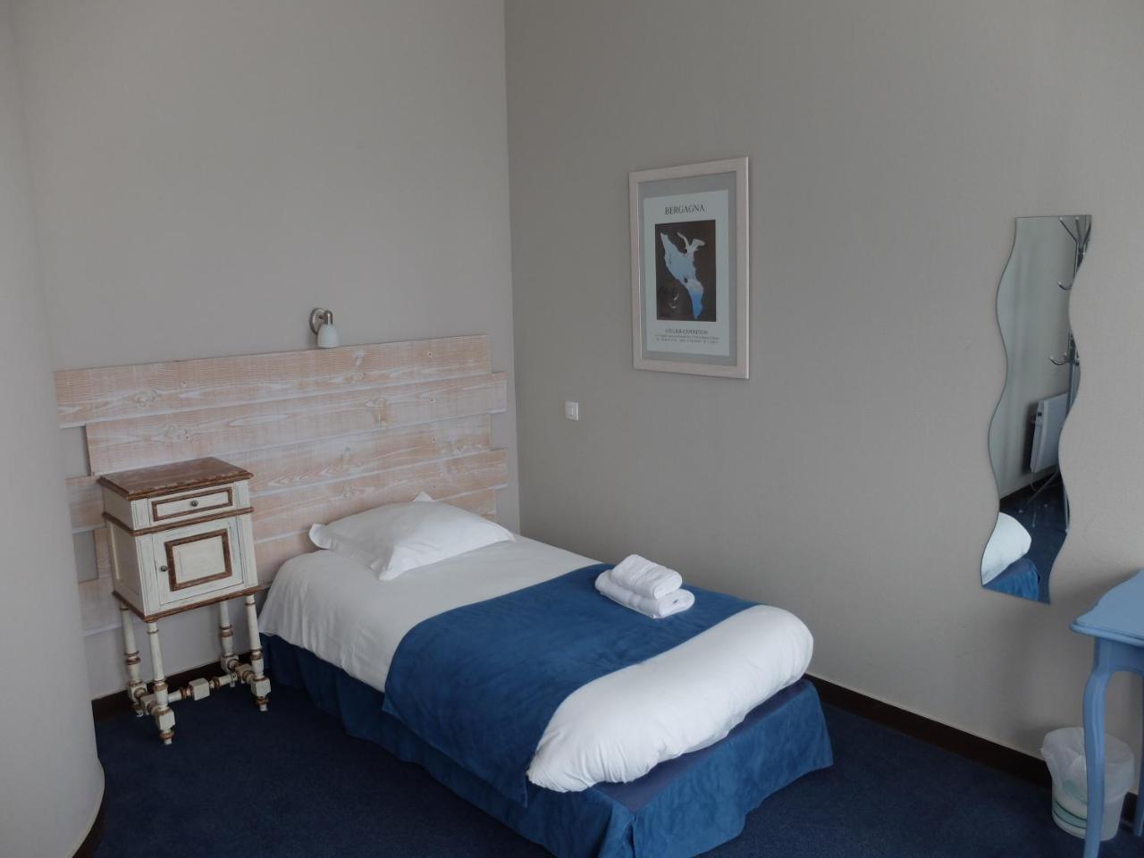 Hotel Les Pins แซ็ง-โทรจง-เลส์-แบ็งส์ ภายนอก รูปภาพ