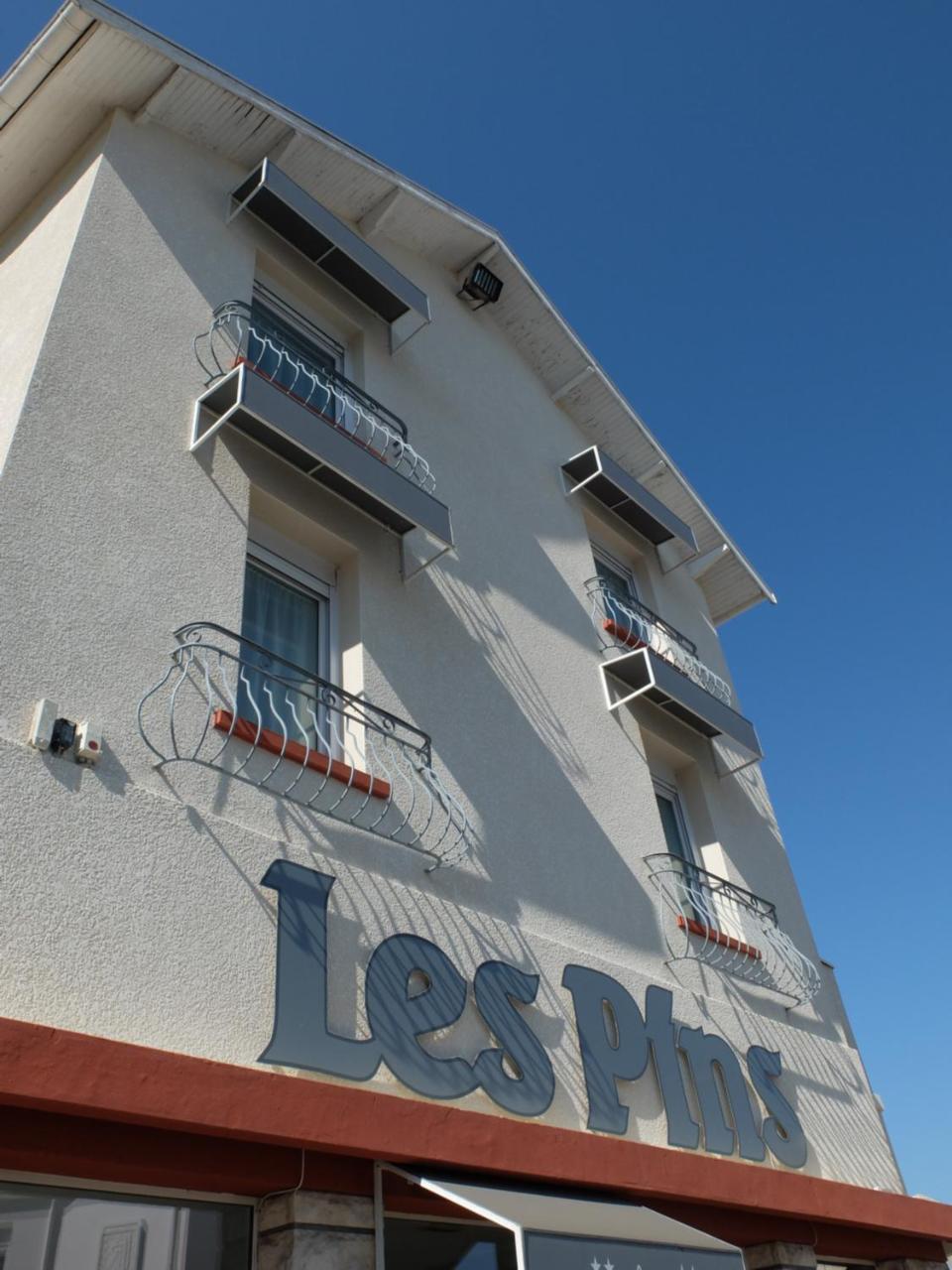 Hotel Les Pins แซ็ง-โทรจง-เลส์-แบ็งส์ ภายนอก รูปภาพ