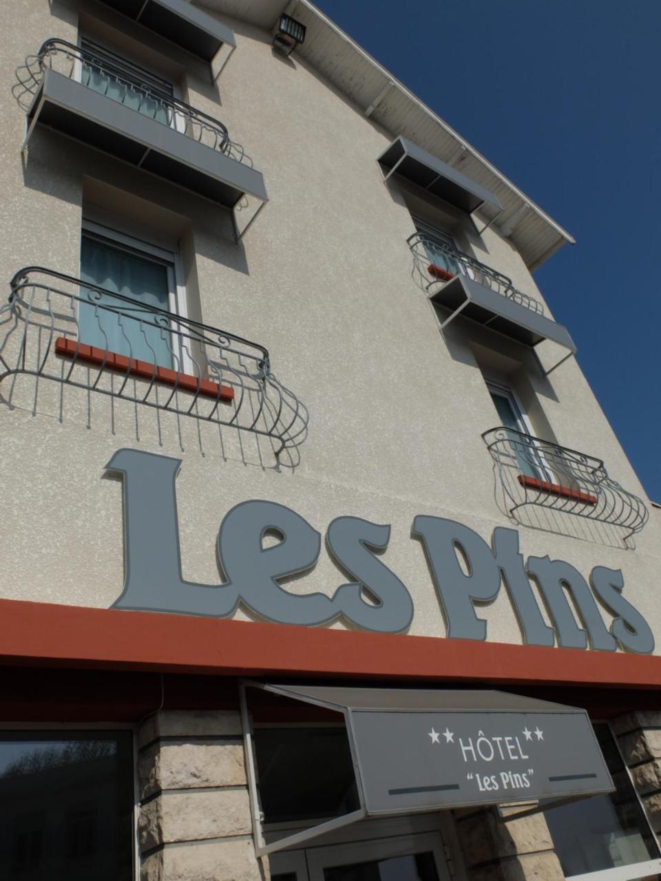 Hotel Les Pins แซ็ง-โทรจง-เลส์-แบ็งส์ ภายนอก รูปภาพ